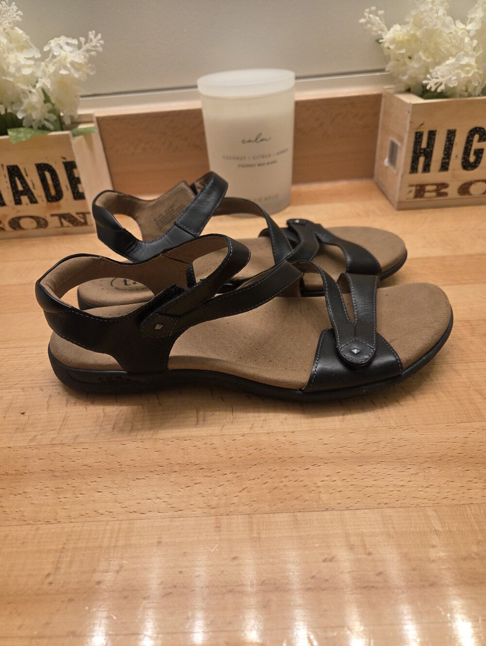 Taos Footwear Big Time Sandals Black Leather Womens Size 9